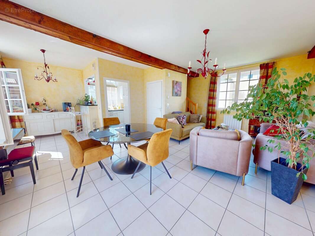 Appartement à SAINTE-SAVINE