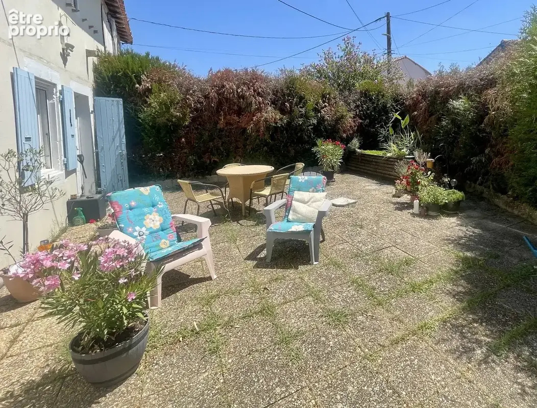 Maison du caractère de plain-pied avec 3 chambres, grand terrain, garage et atelier - photo 3