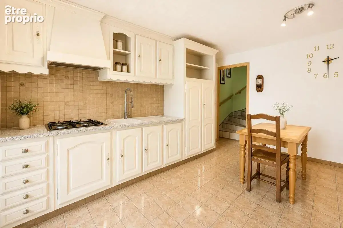 Maison de 5 pièces de 170 m² à Millières - photo 2