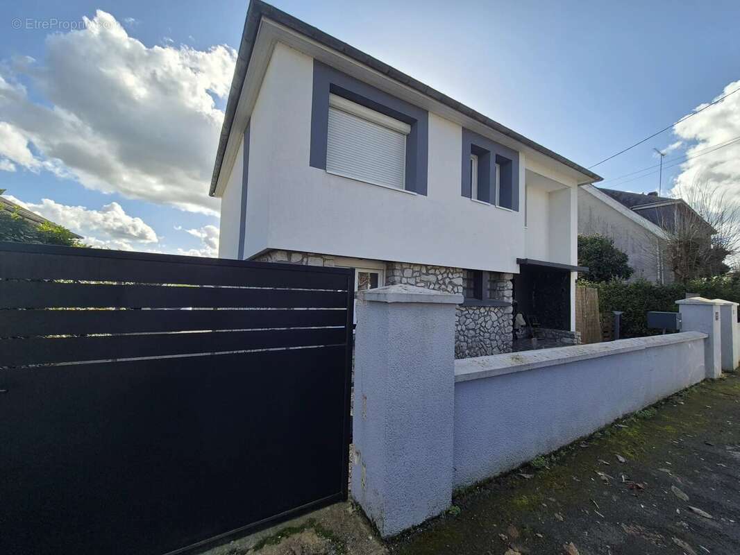 Maison à JUVIGNE