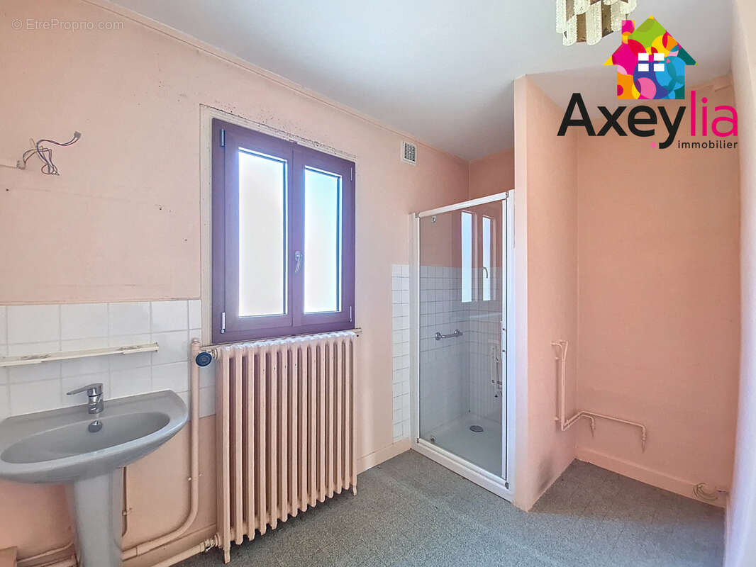 Maison à LA PACAUDIERE