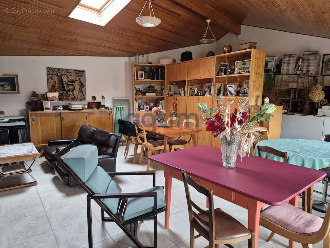 Maison à MONTAIGU