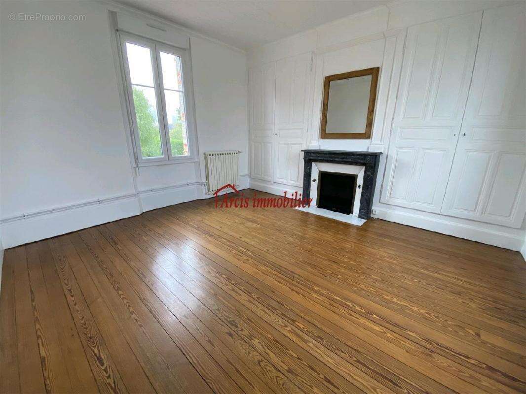 Maison à MERY-SUR-SEINE