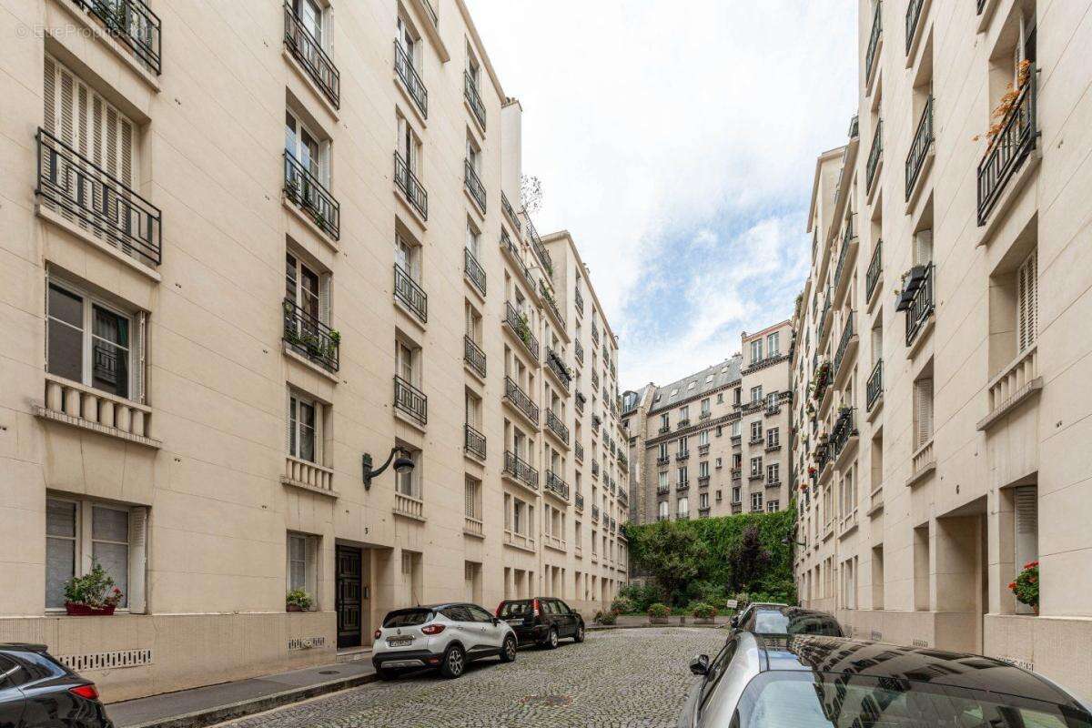 Commerce à PARIS-16E