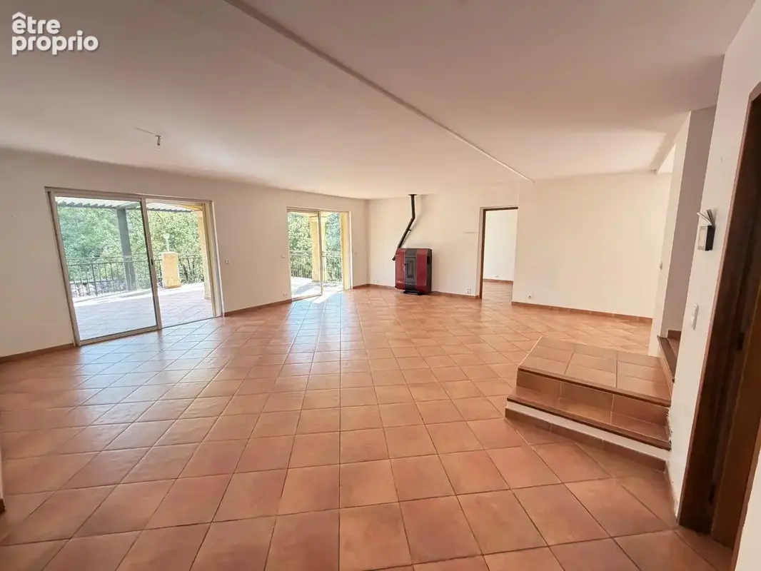 Figanières – calme, beaux volumes et piscine – 430 000 € - photo 2