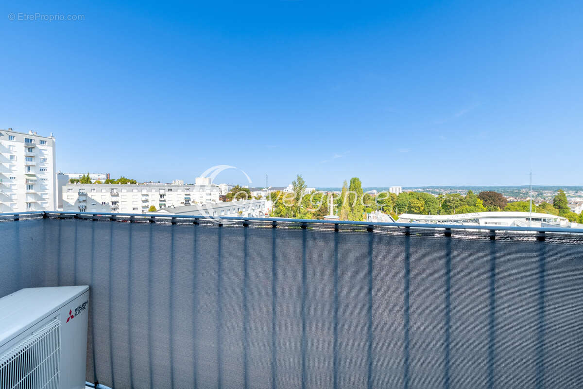 Appartement T3 - Dernier étage avec ascenseur - Garage - photo 4