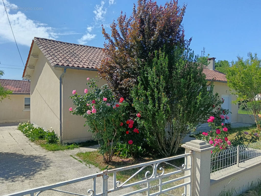 Maison à SAINT-ASTIER