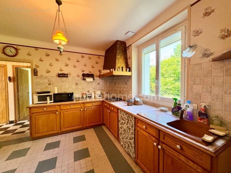 Maison à SAINT-SULPICE-LES-FEUILLES