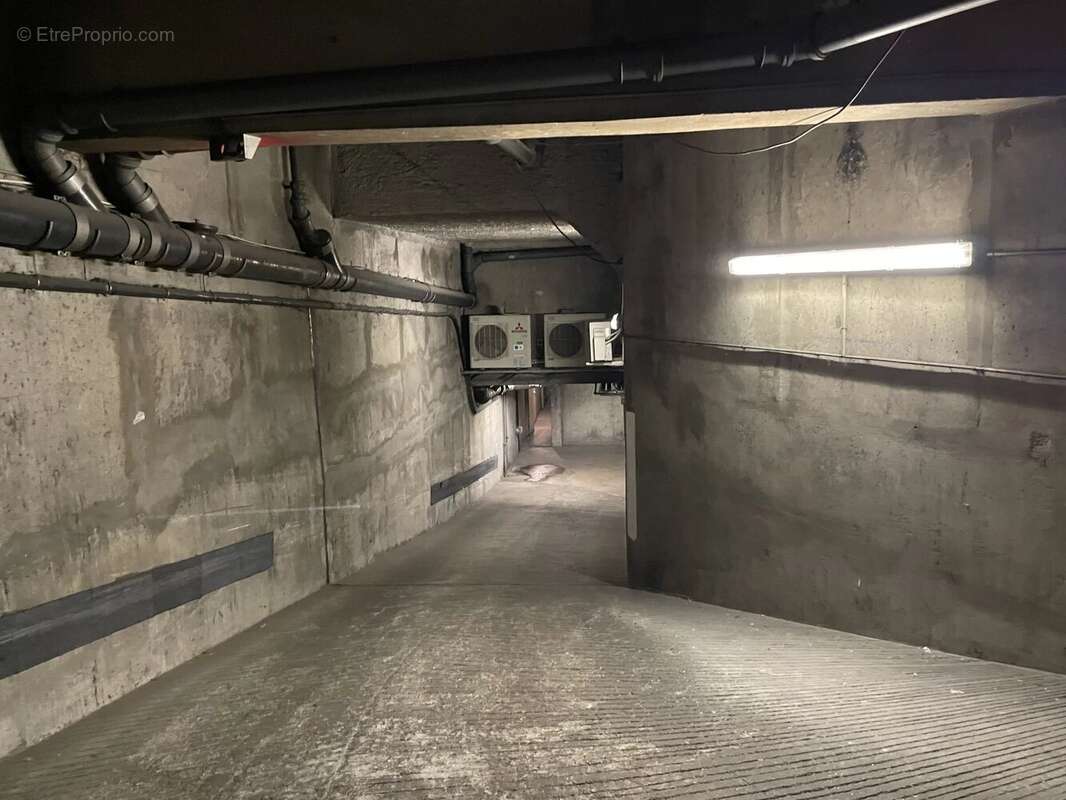 Parking à PARIS-12E