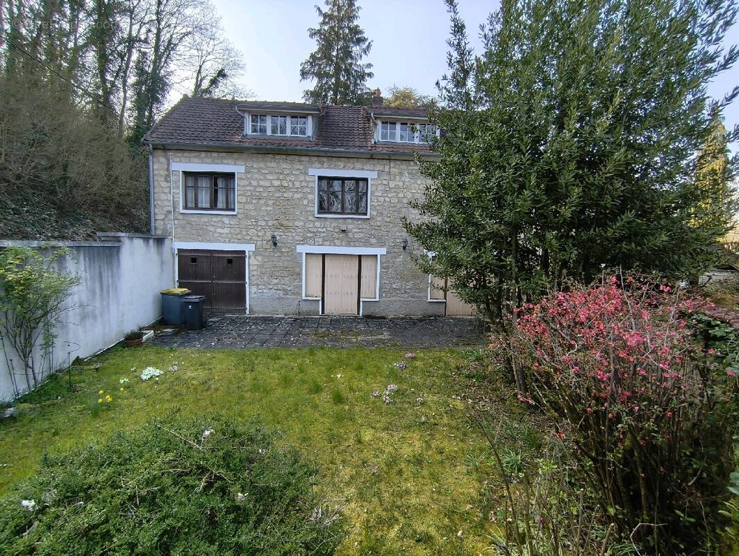 Maison à NESLES-LA-VALLEE