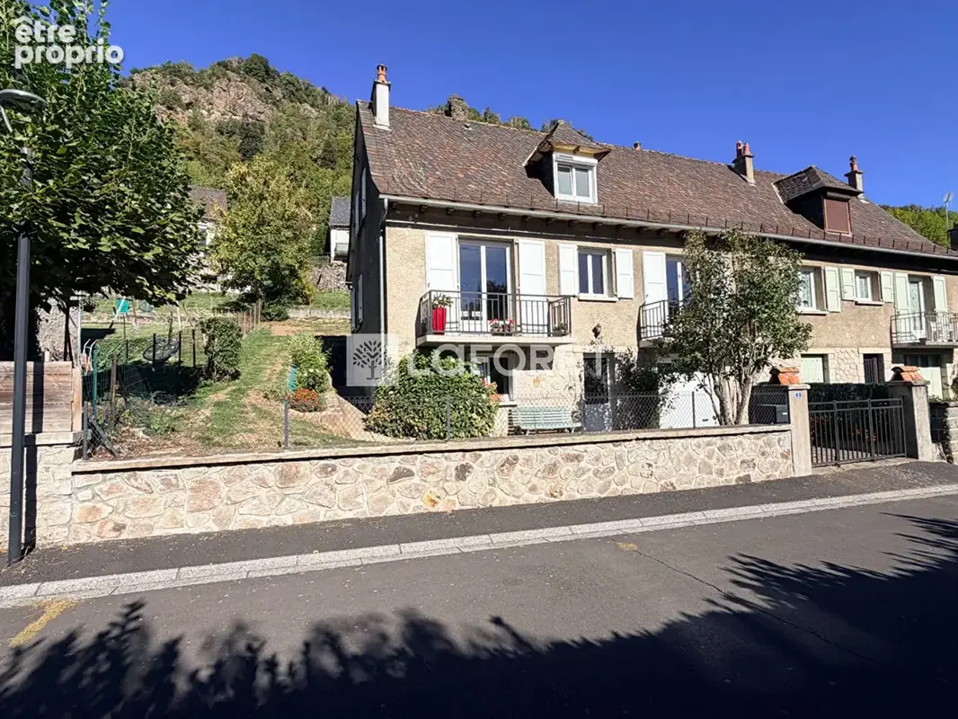Secteur Vic Sur Cere maison 5 pièces118 m2 sur un parcelle de 340 m² - photo 2