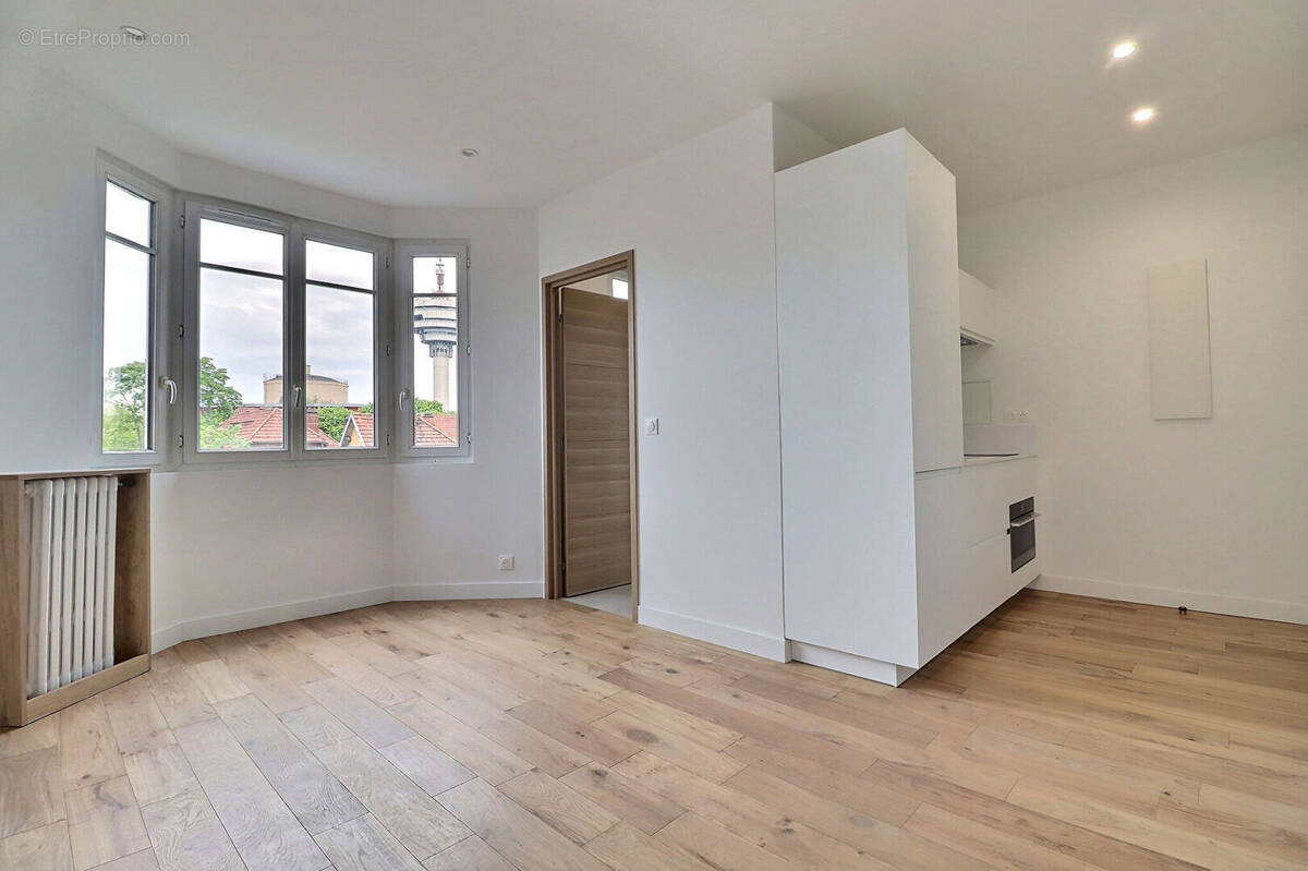Appartement à LES LILAS