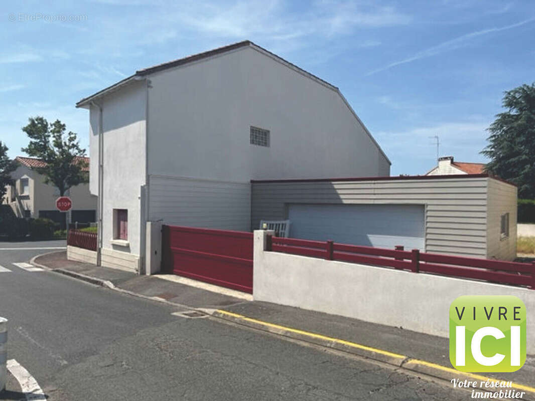 Maison à LA CHAPELLE-BASSE-MER