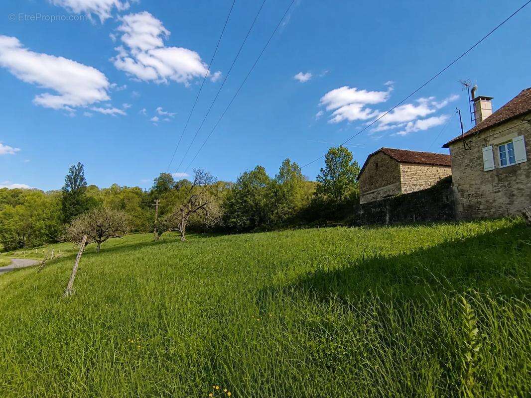 Maison en pierre avec étang et vastes dépendances - photo 26