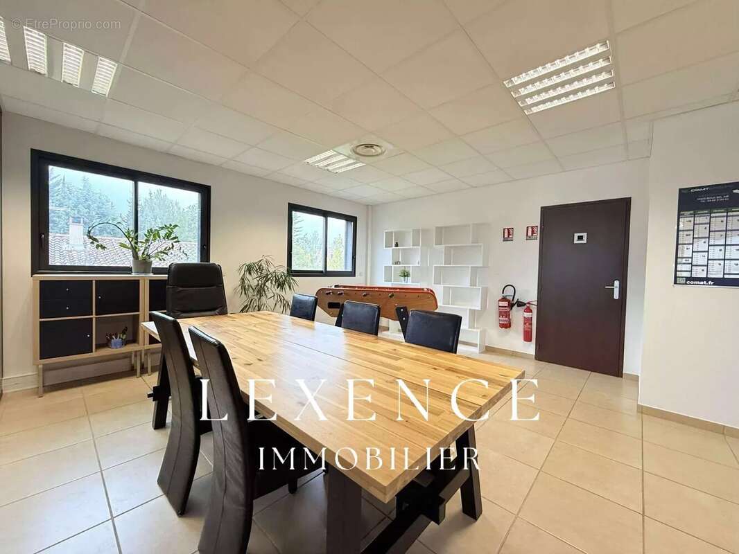 Commerce à EGUILLES