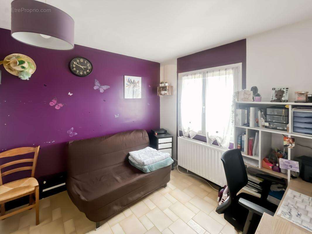  Maison 4 chambres à vendre, idéalement située proche commerces, écoles et commodités, belle pièce de vie lumineuse, terrain clo - photo 7