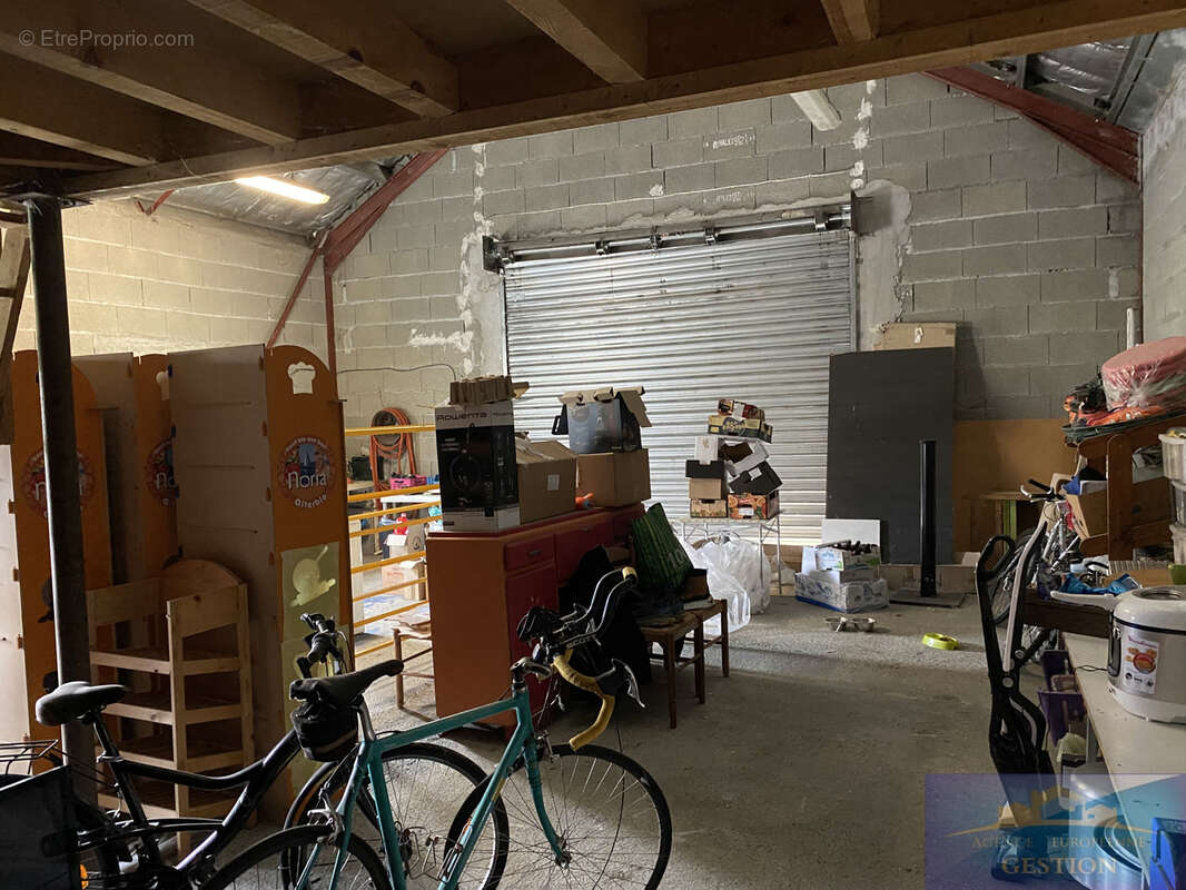 Hangar, pieces et terrain - photo 9