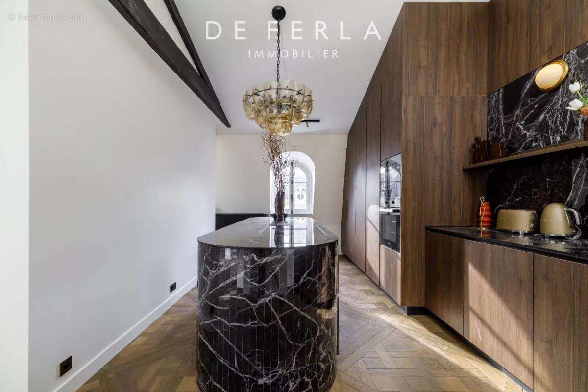 Appartement à PARIS-16E