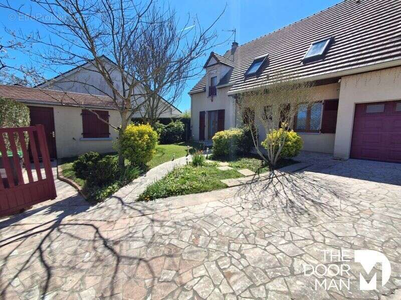 Maison à LE PERRAY-EN-YVELINES