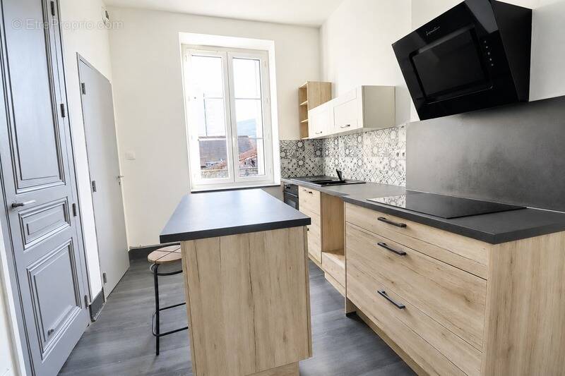 Appartement à LE CHAMBON-FEUGEROLLES