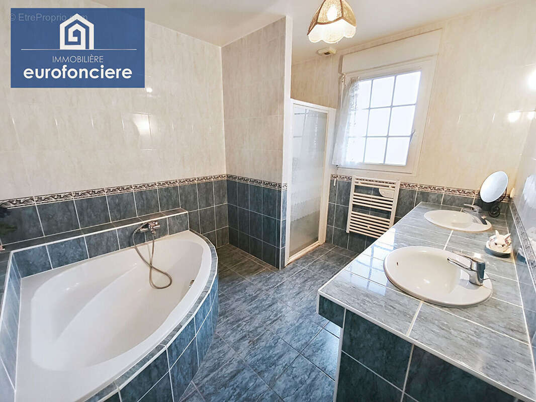 Maison à LA VENDUE-MIGNOT