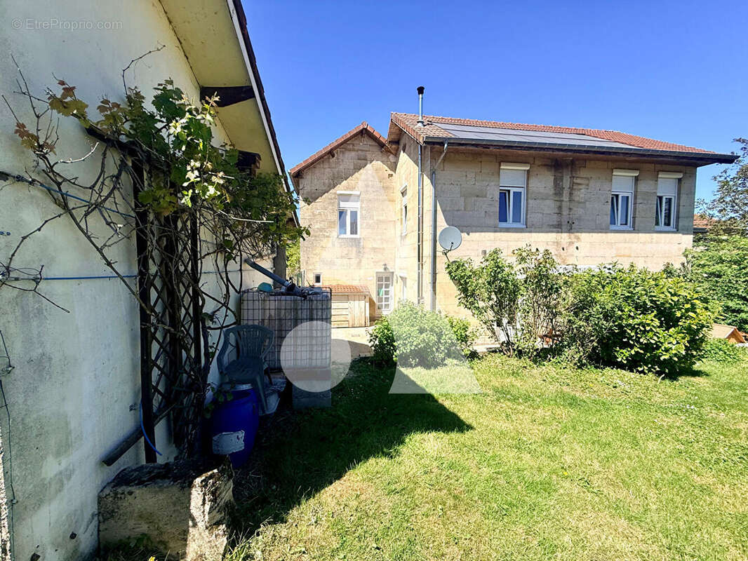 Maison à COMBLES-EN-BARROIS