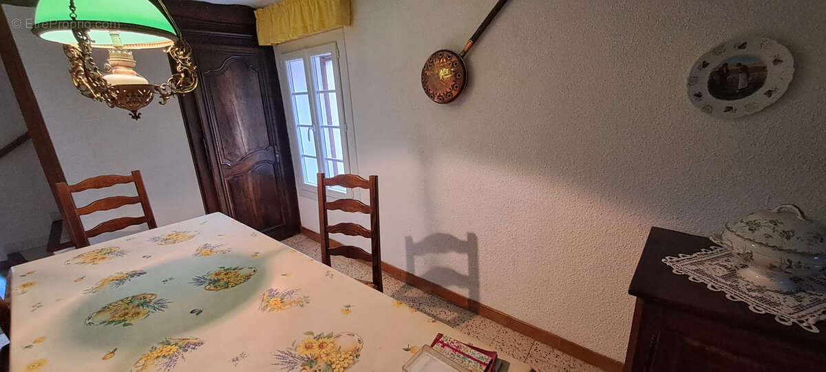 Maison à SAINT-ETIENNE-DE-GOURGAS