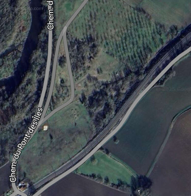 Terrain à SAINT-GERMAIN-DES-FOSSES