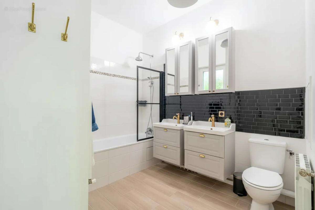 Appartement DUPLEX de 3 pièces de 64 m² à Stains - photo 9