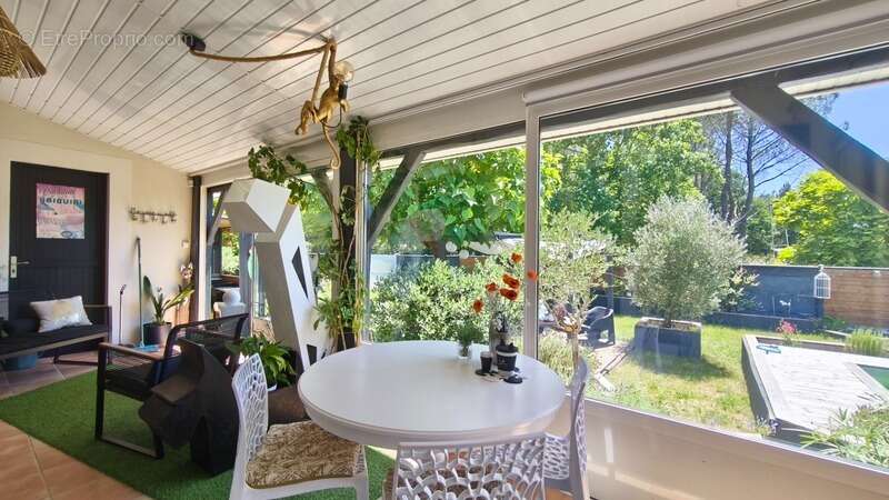 MAISON RÉNOVÉE MIOS  Piscine chauffée + Véranda + Locatif fonctionnel  DPE C - photo 2