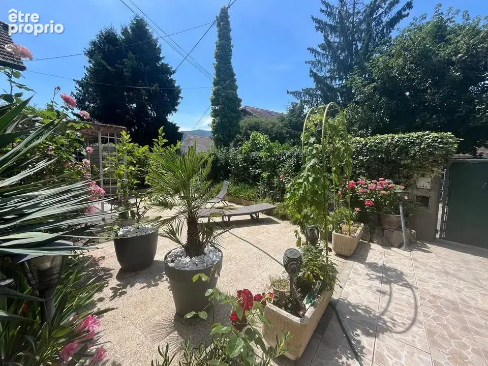 proche commodités , jardin plein sud, frontiere 10 min 