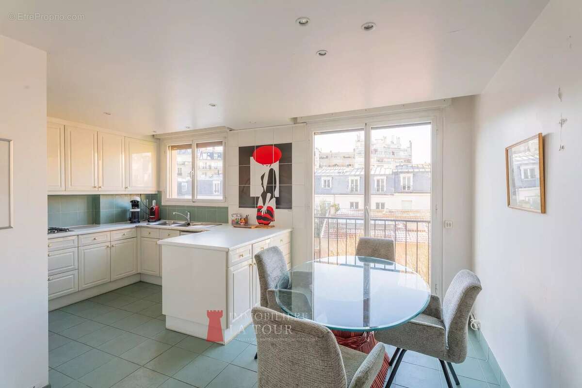 Appartement à PARIS-16E