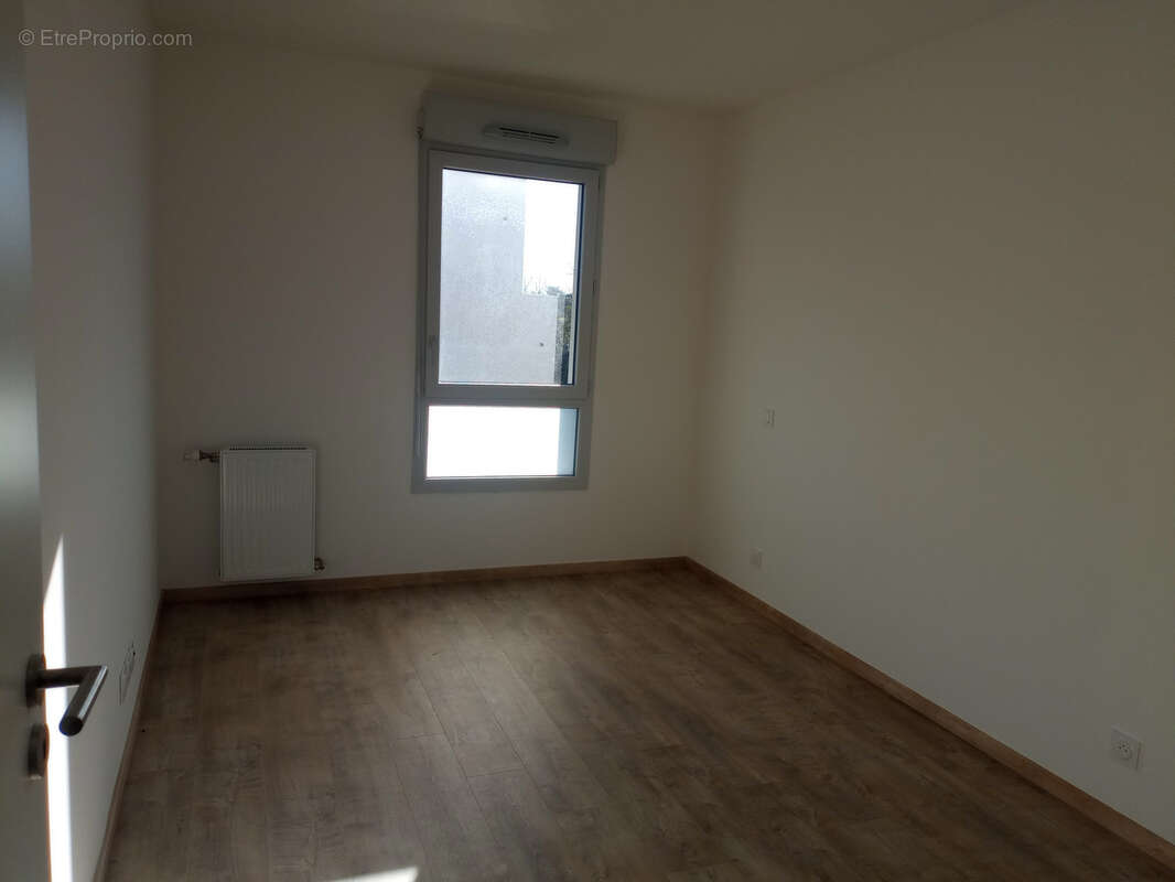 Appartement à PINS-JUSTARET