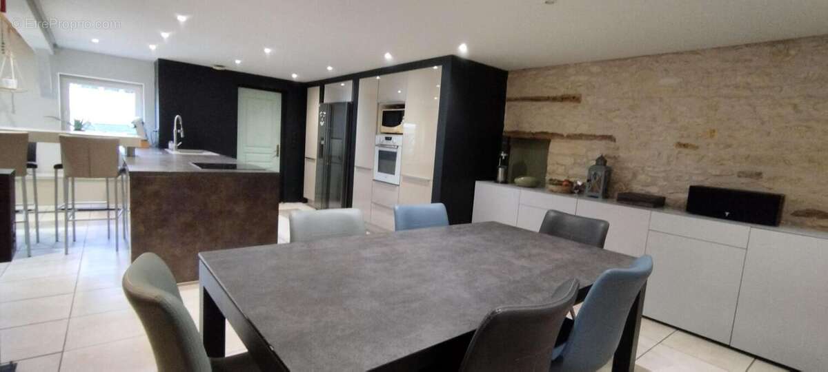 Neuville de Poitou - Secteur Bellefois - Maison 4 chambres (possibilité 5) + 1 studio indépendant à rénover de 34m2) - photo 5