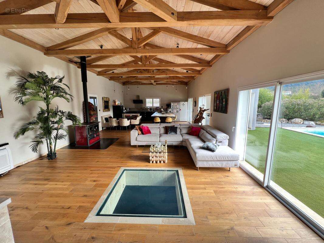 Maison à RUOMS