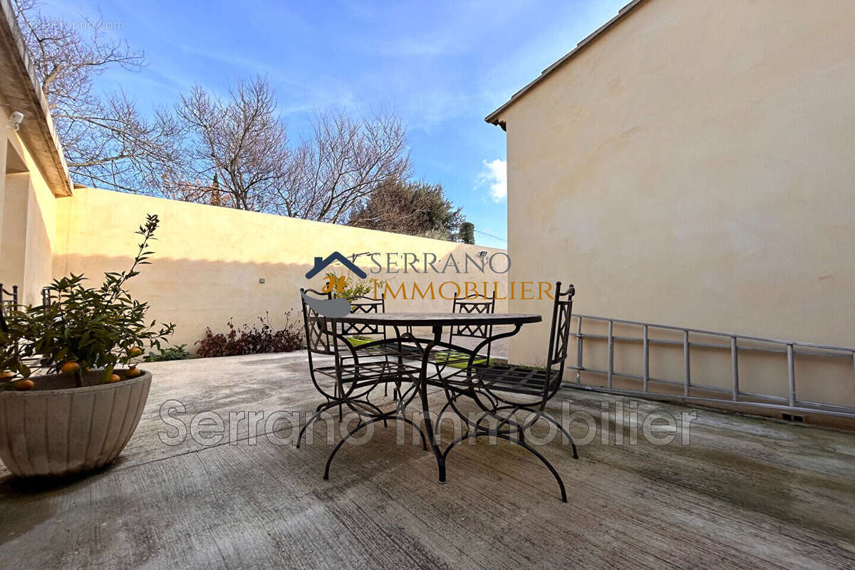 Maison 165 m² à Montfrin  - photo 2