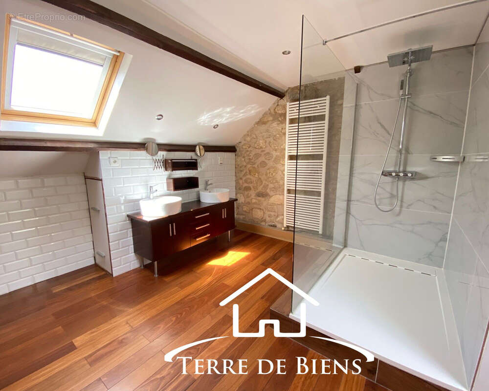 Maison de caractère de 160 m2   Beaux volumes, patio, jardin clos et fort potentiel d'aménagement   Pommiers - photo 11