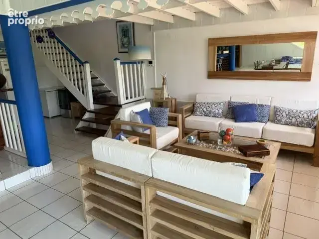 Villa 310 m² divisée en deux appartements Piscine et vue dégagée — Terrain de 1 076 m² - photo 9