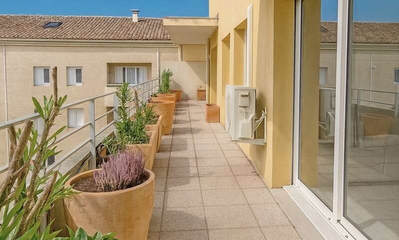 SALON-DE-PROVENCE (13) : T5 de 129 m² avec terrasse plein sud et garage privatif en sous-sol - photo 2
