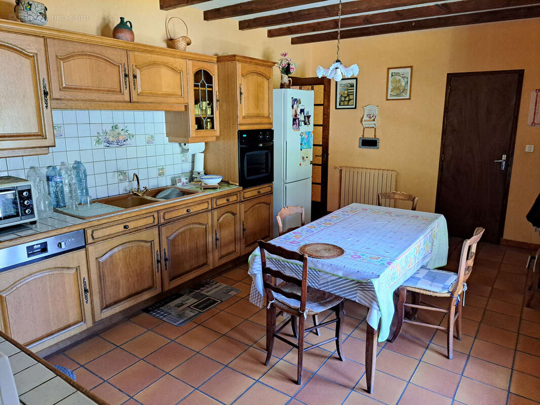 Grande maison sur un terrain de 15 780m2 avec une piscine et un garage de 52m2 - photo 17
