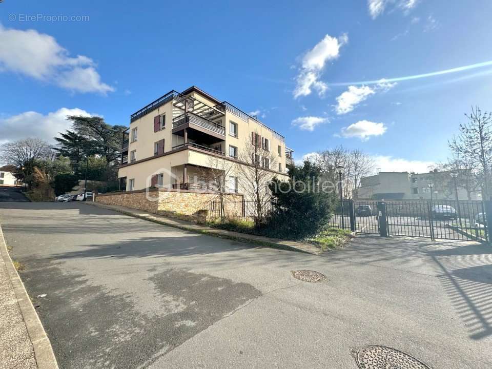 Appartement à SAINTRY-SUR-SEINE