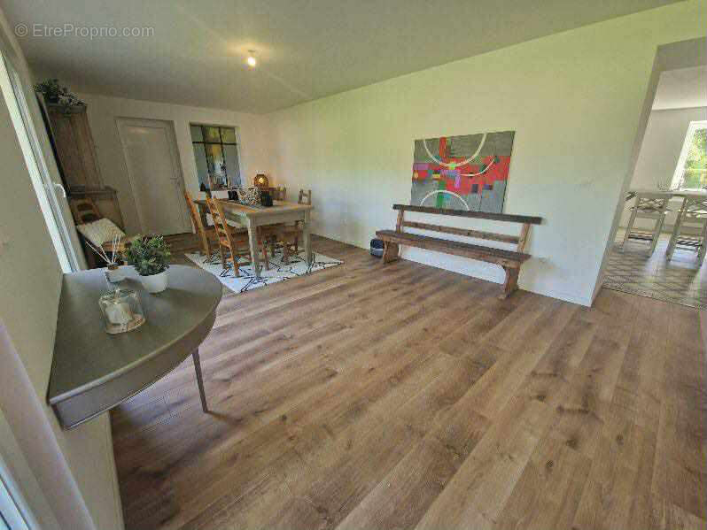 Maison à MONT-SAINT-ELOI