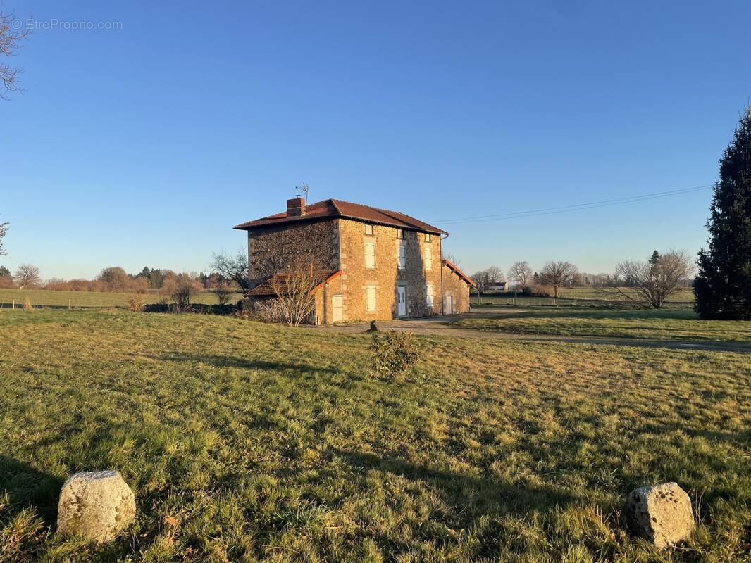 n°1 - Maison à SAINT-LEONARD-DE-NOBLAT
