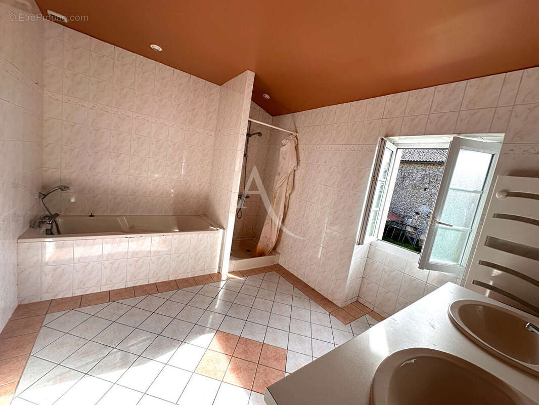 Maison à SAINT-CESAIRE