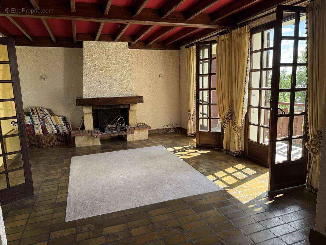 Maison à ONET-LE-CHATEAU