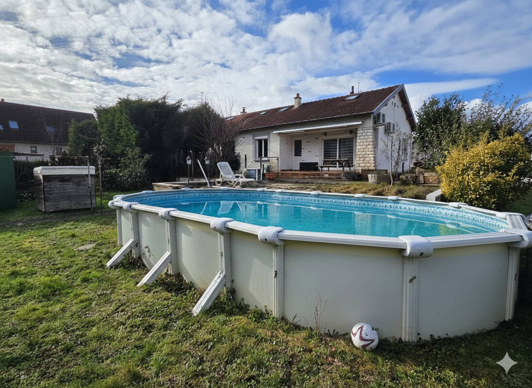Maison à LONGVIC