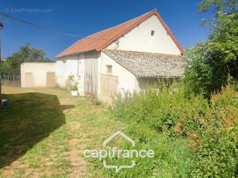 Maison à vendre  ECHASSIERES (03) Maison plus dépendances sur terrain de 2288 m2 - photo 2