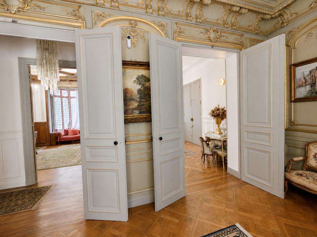 Appartement à PARIS-8E