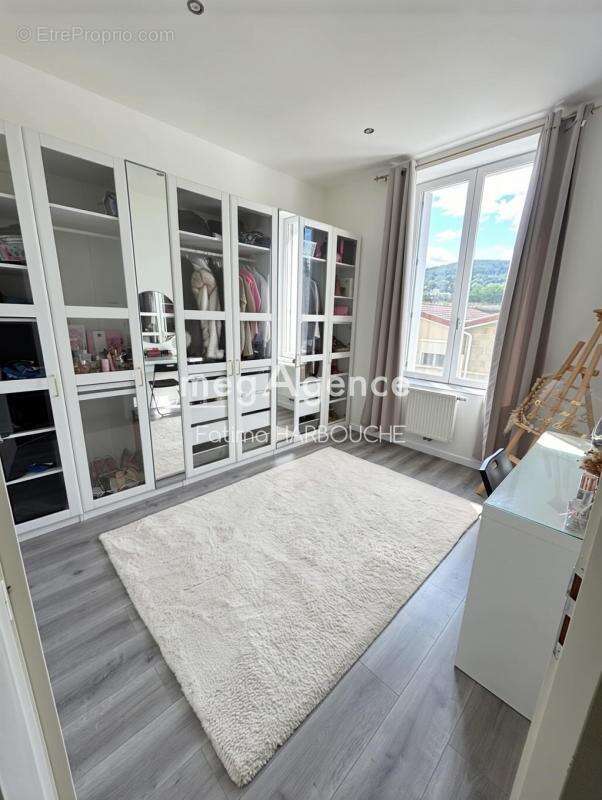 Appartement à LE CHAMBON-FEUGEROLLES