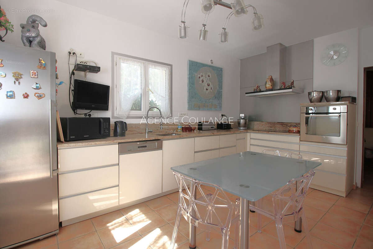 Maison à SAINT-CYR-SUR-MER